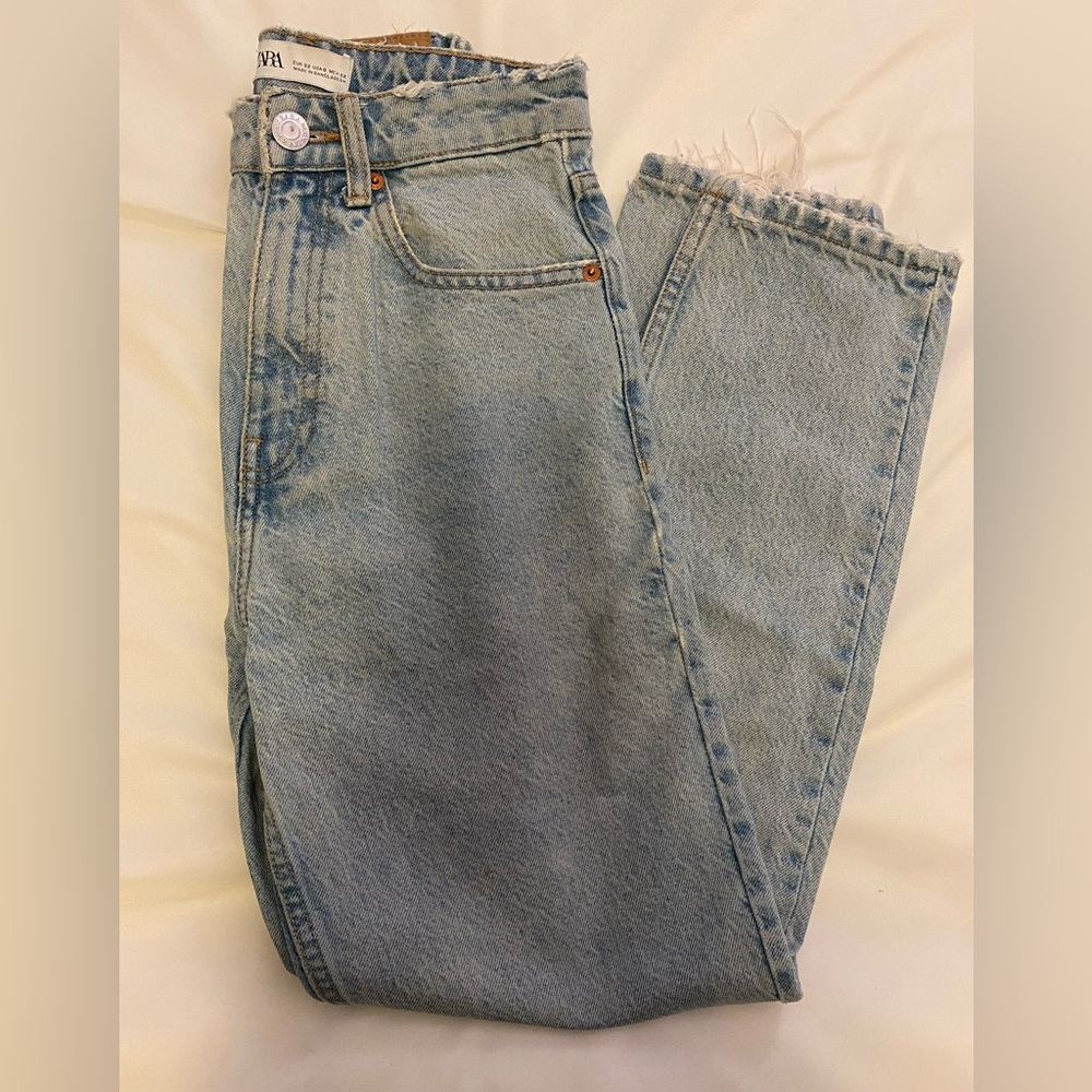 ZARA STRAIGHT LEG JEANS LIGHT-WASH